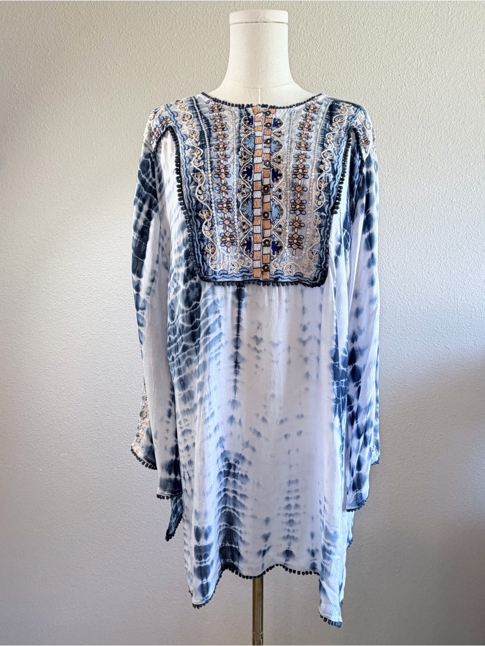 Chico's Size 3 XL Embroidered Embellished Blue Bohemian Hippie  Tie-Dye Tunic